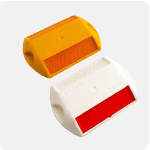 Tacha reflectiva bidireccional